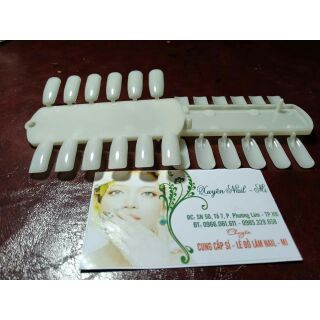 Móng gắn bảng màu