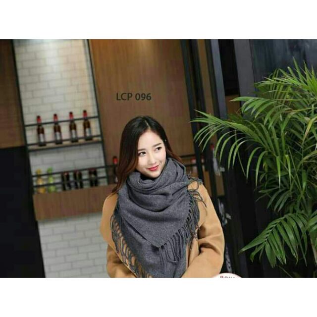 KHĂN CHOÀNG CỔ LEN MỚI HÌNH ẢNH ĐƯỢC CHỤP TẠI SHOP Ạ VỚI CHẤT LEN GƯNG ĐAN MỚI LÀM CHO MÙA ĐÔNG THÊM ẤM ÁP CẢ NHÀ Ạ LANH