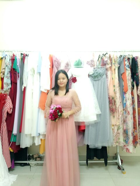 Đầm công chúa hồng, tay dài đính hạt