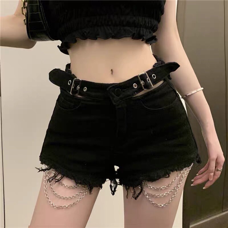 Quần jean cutout siêu ngắn kèm dây xích