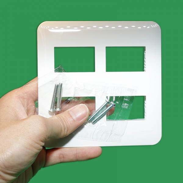 Mặt che 4 thiết bị, size S  hãng Scheneider Electric