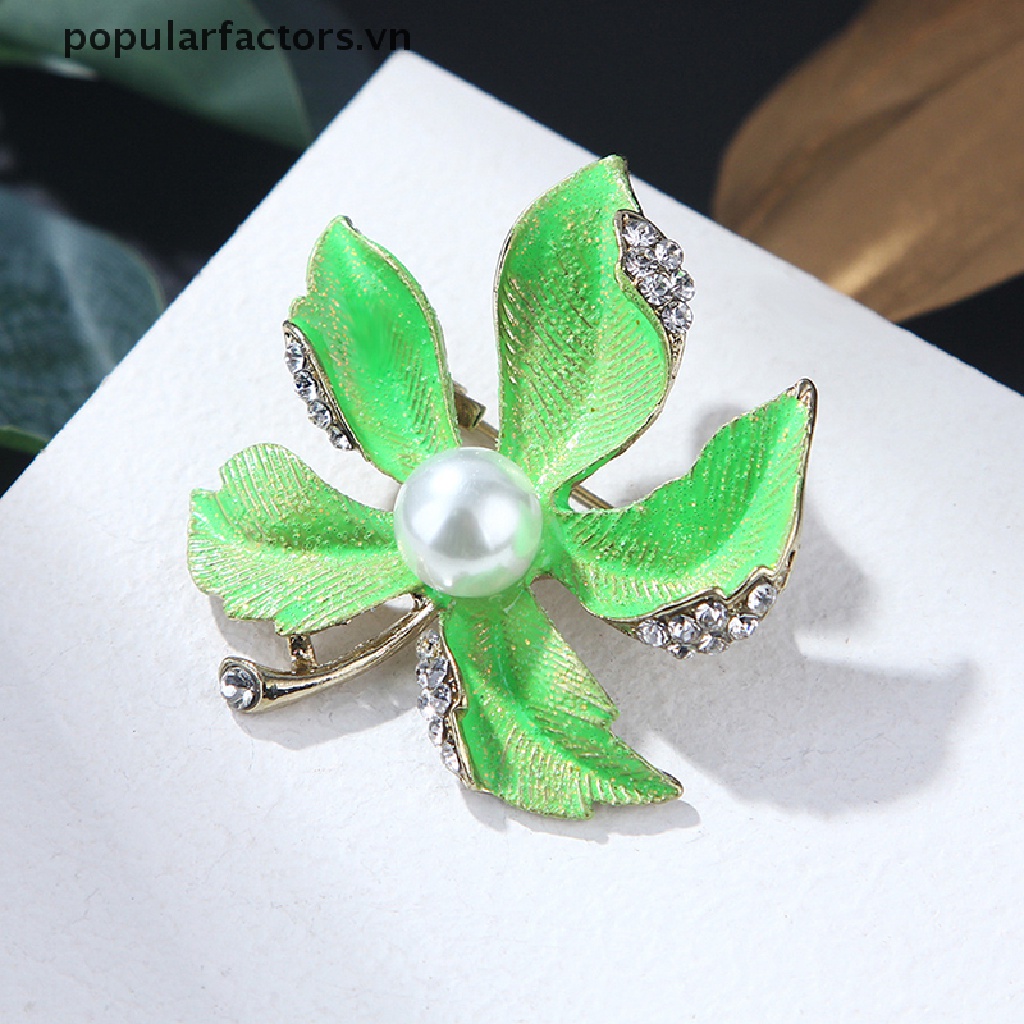 Ghim Cài Áo Hình Lá Phong Đính Ngọc Trai Nhân Tạo Thời Trang