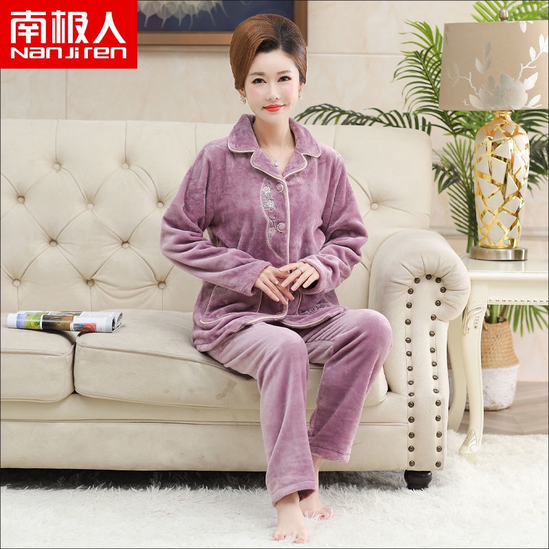 ஐ✣Bộ đồ ngủ lông cừu san hô mùa thu và đông phụ nữ vải nỉ dày cho trung niên cao tuổi Dịch vụ giữ ấm cộng với có kích th