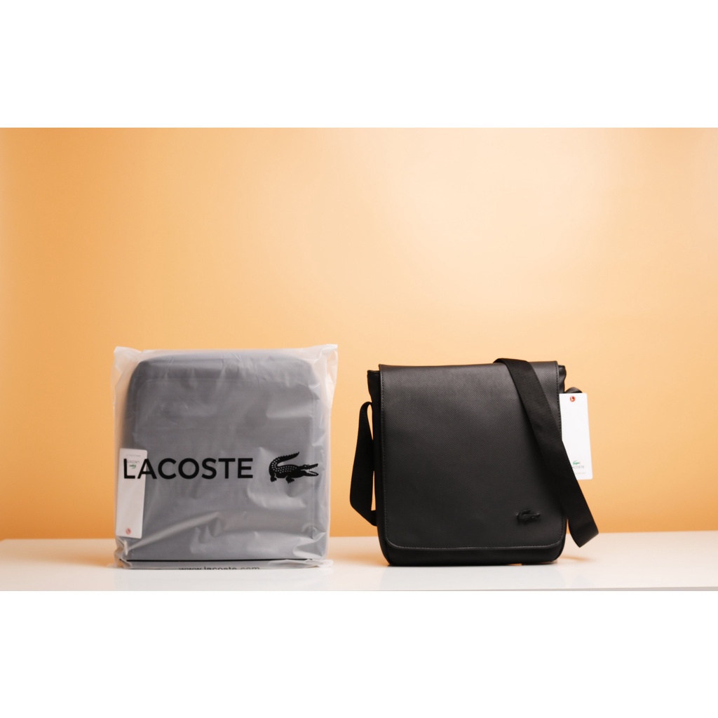 (CHUẨN HÃNG) Túi đeo chéo Lacoste da si sần nam nữ màu đen, nắp gập/Men's Classic Petit Piqué Flap Bag