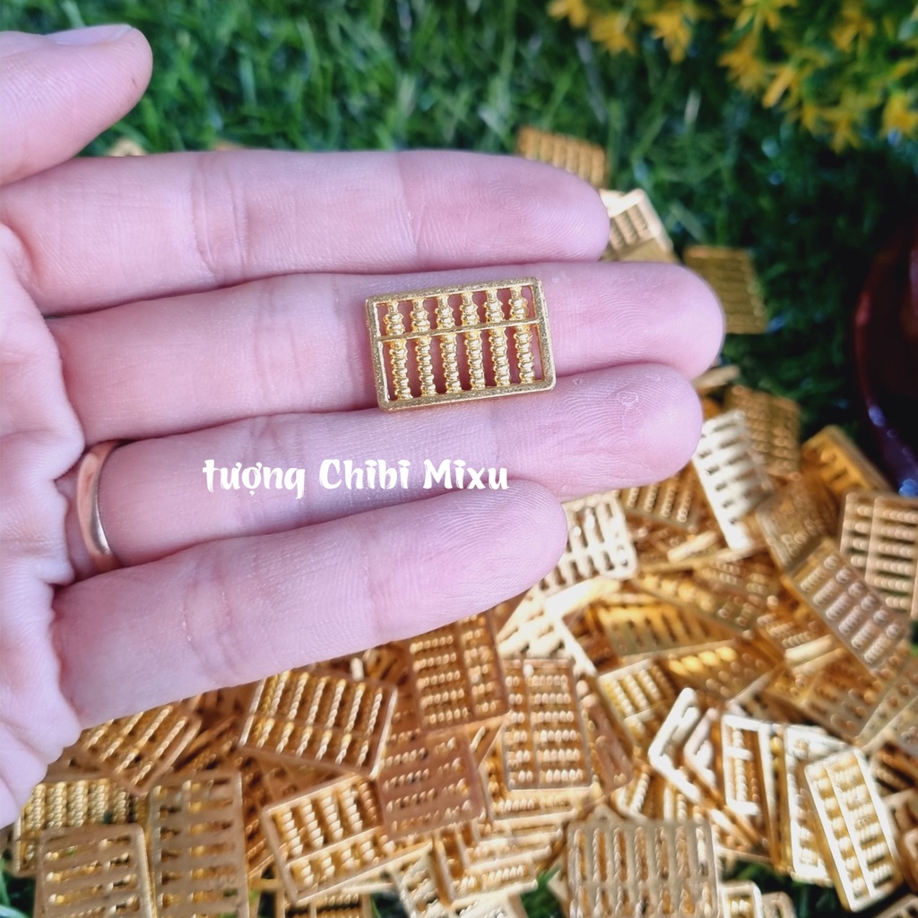 01 bàn tính Thần Tài kim loại size 20x13x1,1mm / 41x23x1.5mm