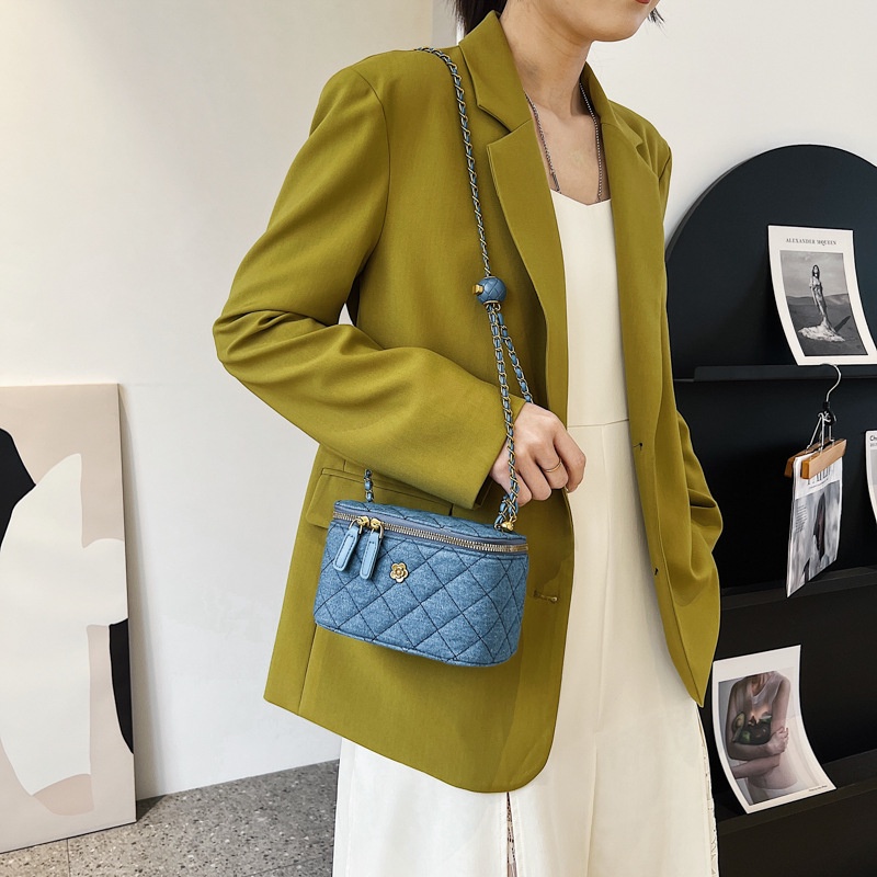 Túi Đeo Chéo Vai Đựng Mỹ Phẩm Có Dây Xích Thêu Họa Tiết Hình Thoi Phong Cách Mới Dành Cho Nữ