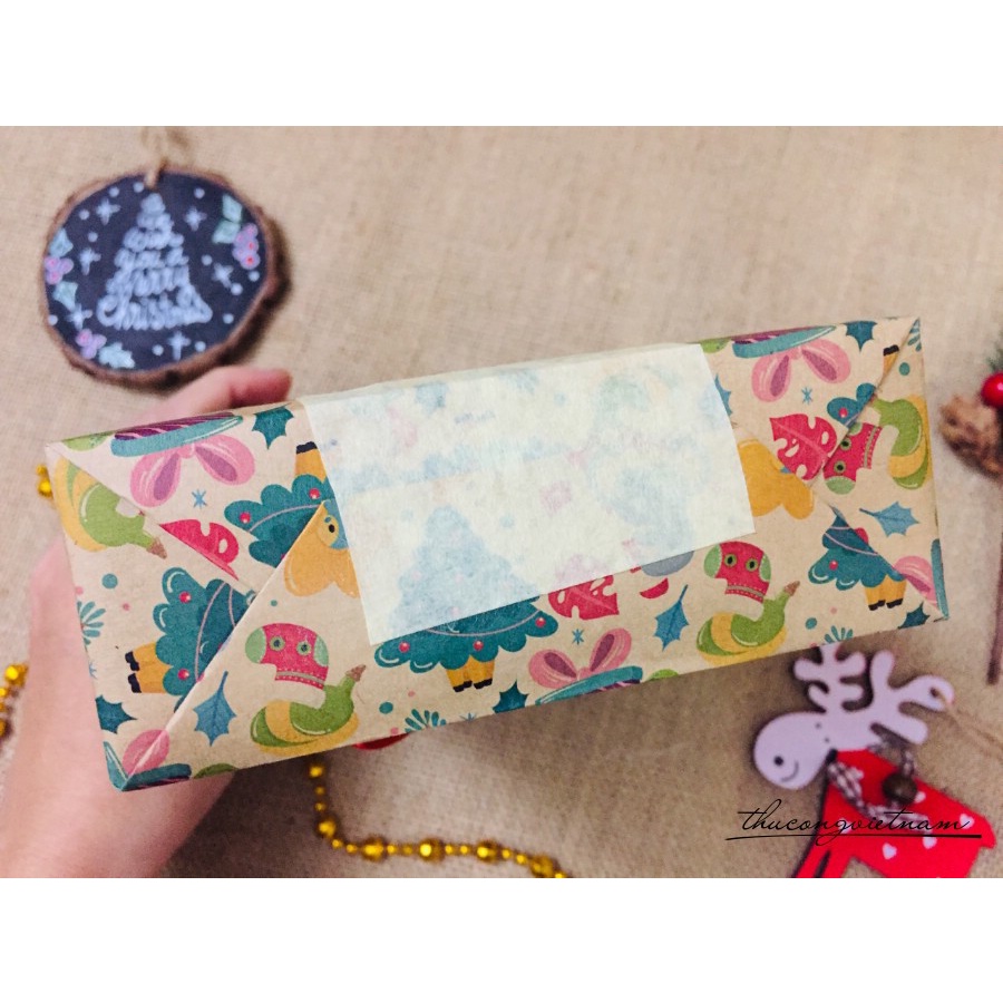 Hộp quà gói sẵn Giáng Sinh kiểu đơn giản