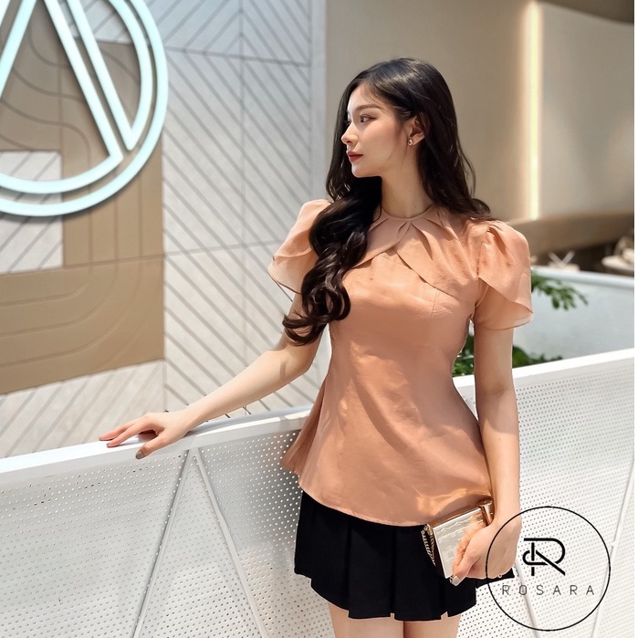 Áo Sơ Mi Tơ Hồng Phối Bèo Ngực Cách Điệu Công Sở Sang Chảnh Rosara SM146