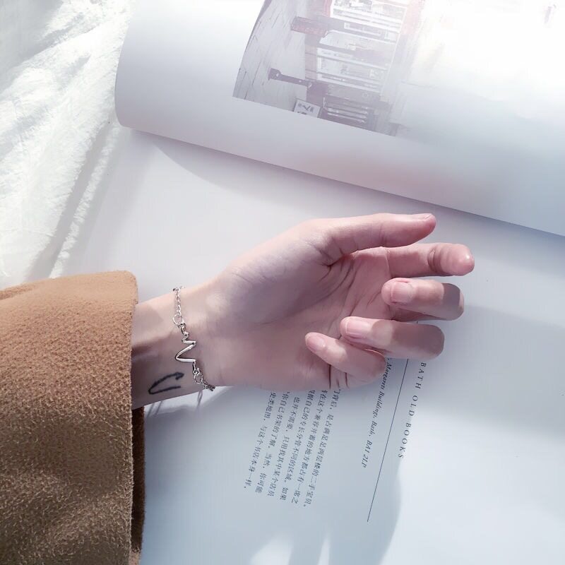 Vòng tay da mặt hình bọ cạp có khóa nam châm dành cho nam