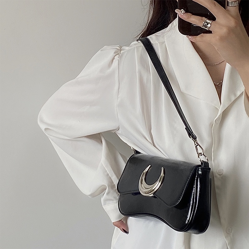 Túi Đeo Vai Màu Đen Khóa Mặt Trăng Thời Trang Cho Nữ