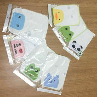 Thấm mồ hôi lưng cho bé