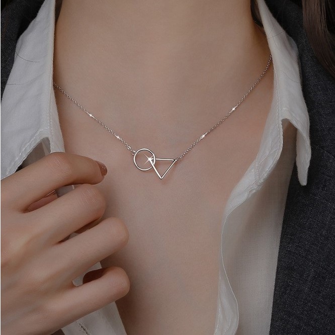 Dây chuyền bạc nữ Evasilver mặt hình tam giác lồng hình tròn, Vòng cổ chất liệu bạc ta xinh xắn cá tính
