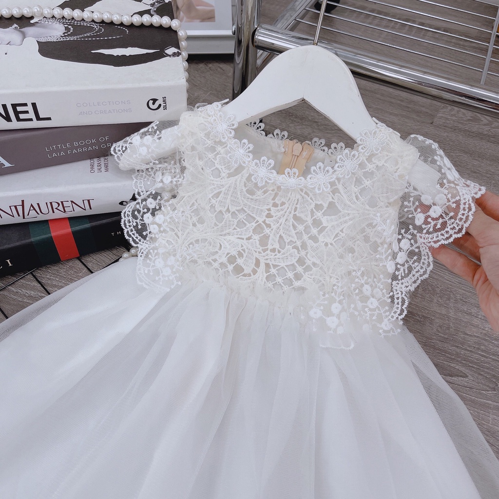 Váy đầm công chúa màu trắng tinh khôi, phối ren xòe bồng hàng thiết kế cho bé gái