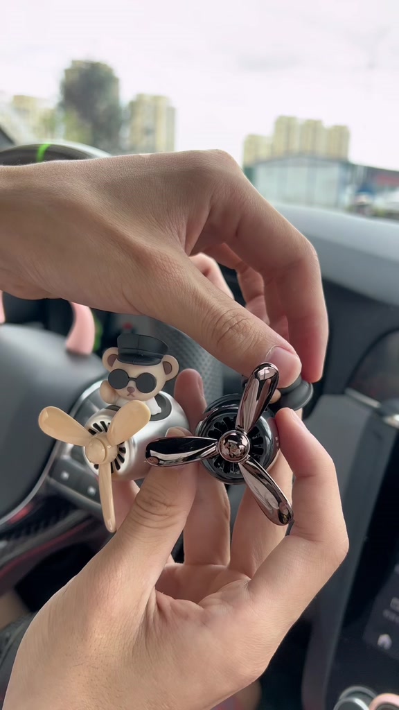 Sáp Thơm Hoạt Hình Lái Máy Bay Gắn Cửa Gió Ô Tô, Xe Hơi Siêu Dễ Thương | BigBuy360 - bigbuy360.vn