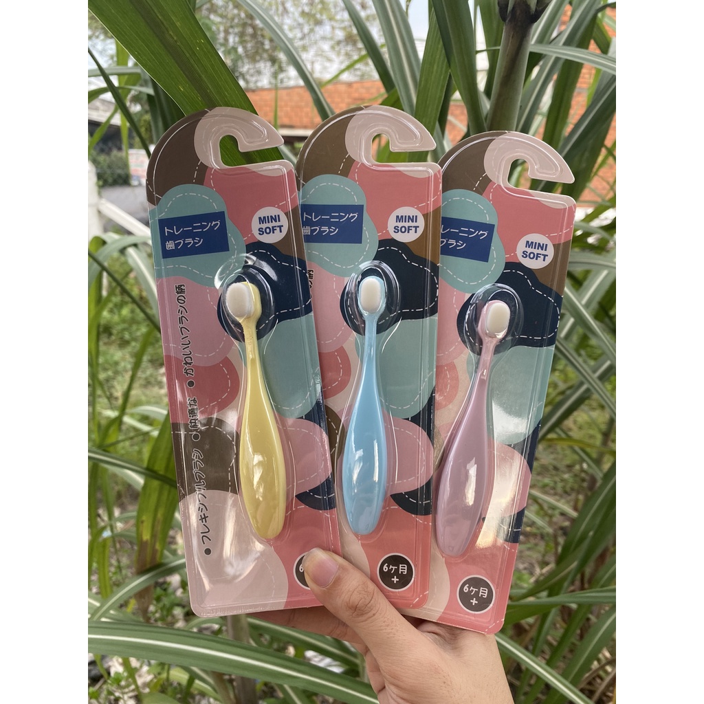 Bàn chải đánh răng cho bé từ 6 tháng đến 3 tuổi bằng lông tơ sản xuất nội địa nhật bản giúp bé tập đánh êm nướu