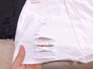 CHÂN VÁY JEANS RÁCH TRẮNG ĐEN