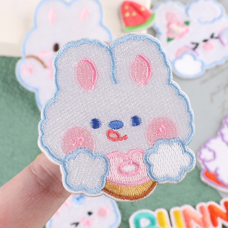 Miếng Dán Tự Dính Họa Tiết Hoạt Hình Dễ Thương Dùng Để Trang Trí Túi Xách/ Quần Áo Tiện Dụng