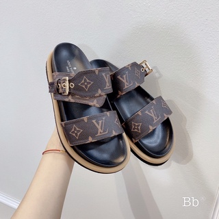 DÉP LÊ LV 2 QUAI ĐẾ BÁNH MÌ