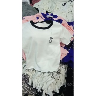 Áo croptop cuốn biên thiêu hình thỏ
