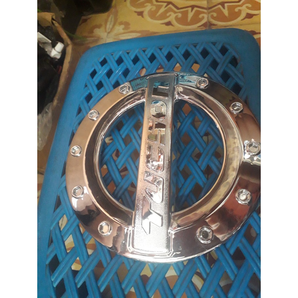 Ốp nắp bình xăng mạ crom xe Hyundai Tucson form 2009-2015