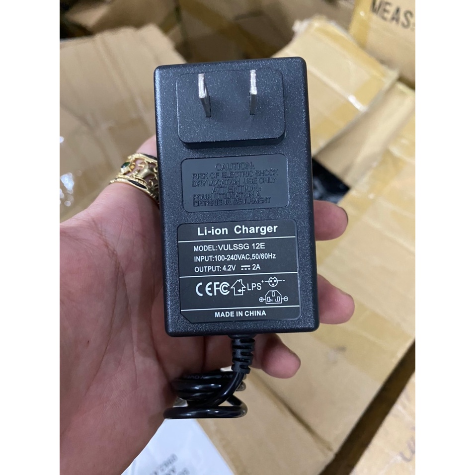 Sạc 1S 4.2V 2A Loại tốt dùng cho pin Li-ion có đèn báo và tự ngắt khi đầy. BN.