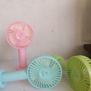 quạt cầm tay 3 cấp độ có đế đứng