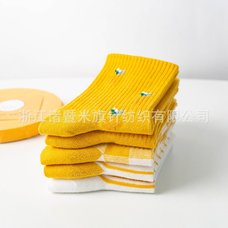 Vớ nữ cổ cao ROBANA họa tiết trái thơm màu vàng