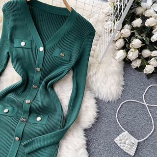 ( sẵn xanh) đầm len body đính nút dáng dài