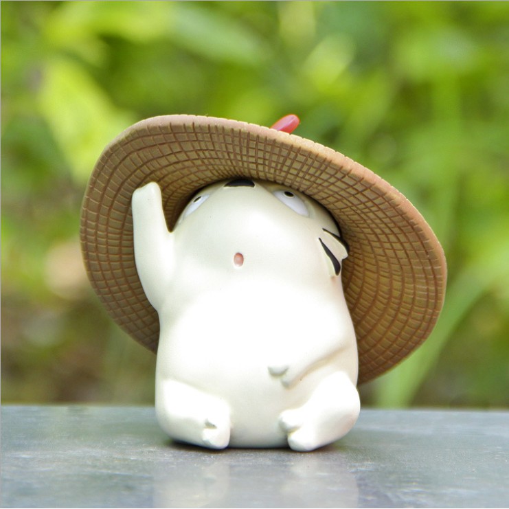 Mô hình Chibi Totoro đội mũ cói rất dễ thương cho các bạn trang trí xe hơi, bánh ngọt, DIY