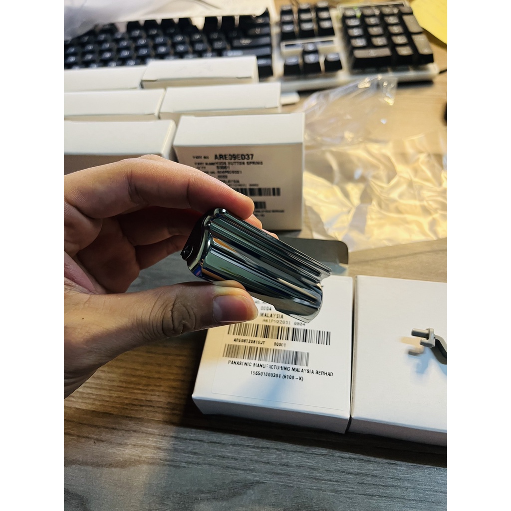 Lẫy khoá nồi cơm điện Panasonic SR - ZG185 và SR - ZS185 , SR- ZX185 phân phối chính hãng