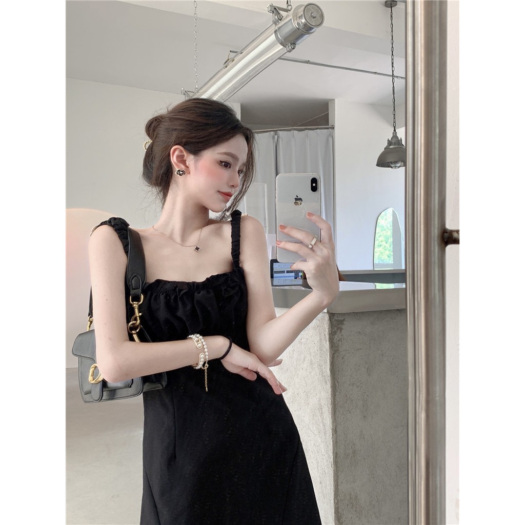 Đầm Hai Dây Cổ Vuông Hở Lưng Màu Đen Quyến Rũ