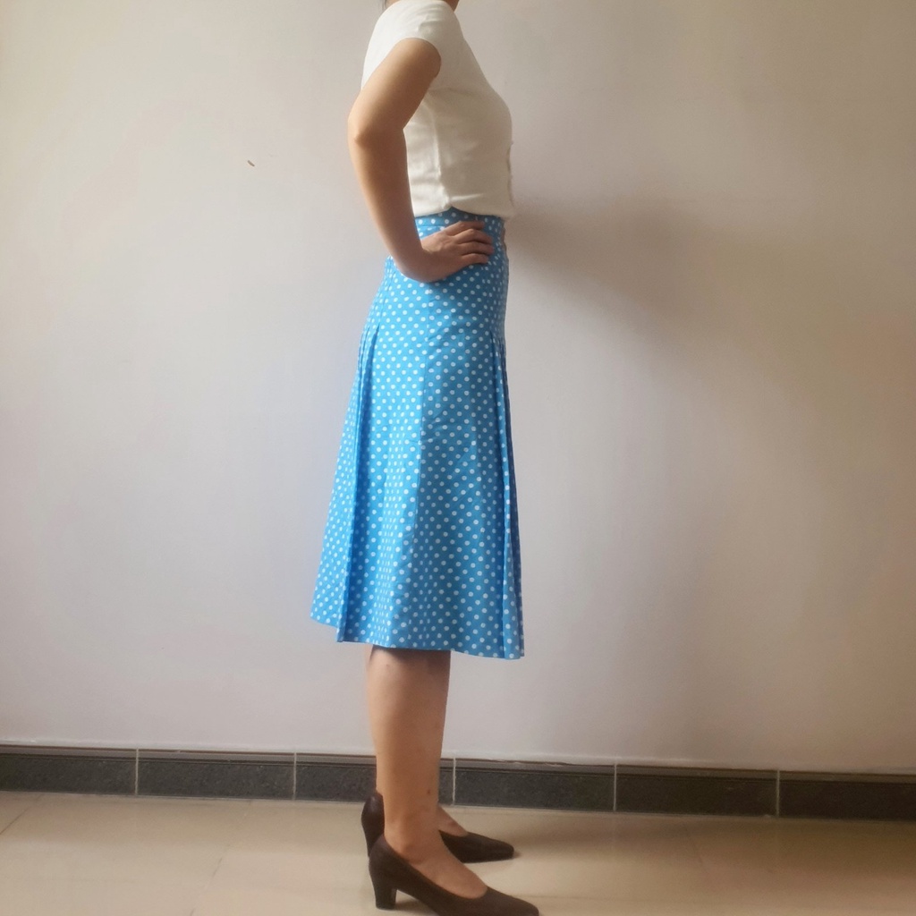 Chân váy xanh da trời baby blue midi chấm bi vintage Nhật - Em và nắng