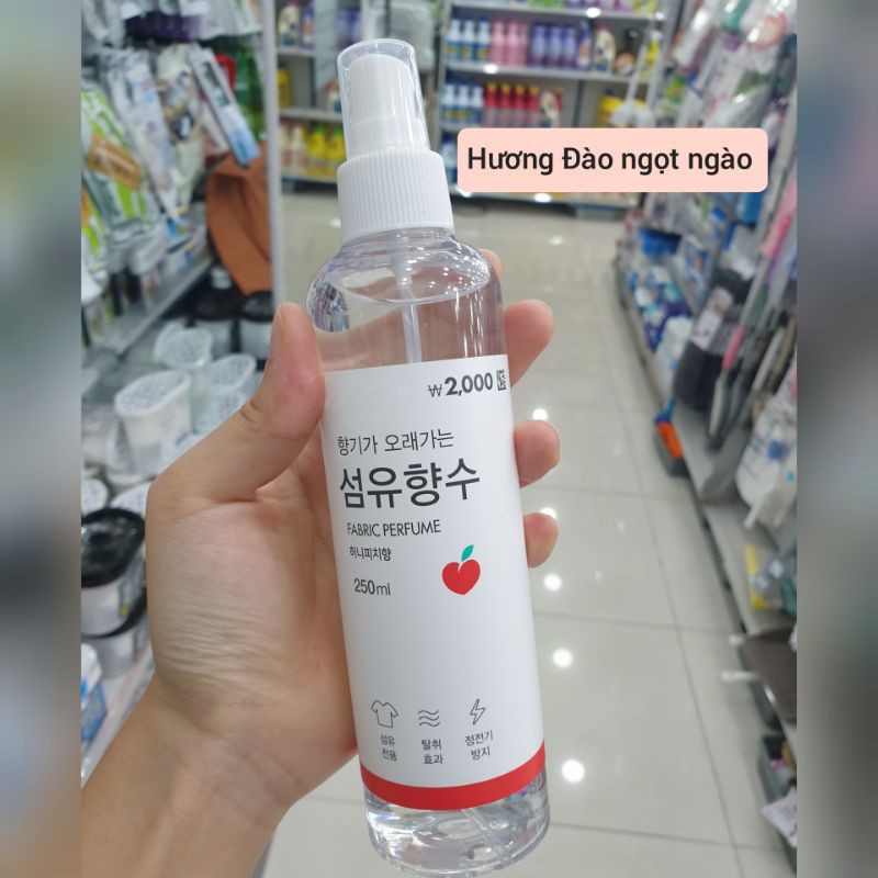 Xịt thơm vải Daiso