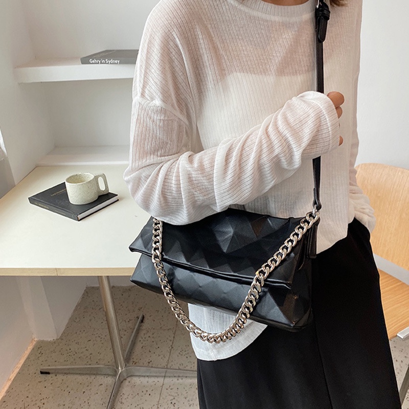 Túi đeo chéo họa tiết hình học đính đá phối dây xích thời trang cho nữ