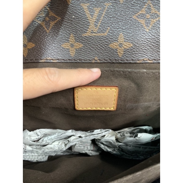 Túi đeo chéo phom hộp l.v