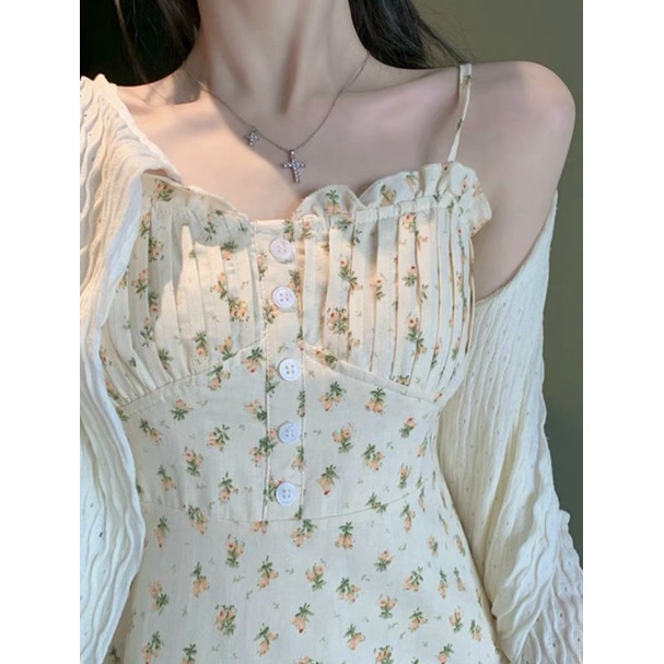 Set đầm hoa hai dây xếp ly ngực phối nút kèm áo khoác trắng | BigBuy360 - bigbuy360.vn