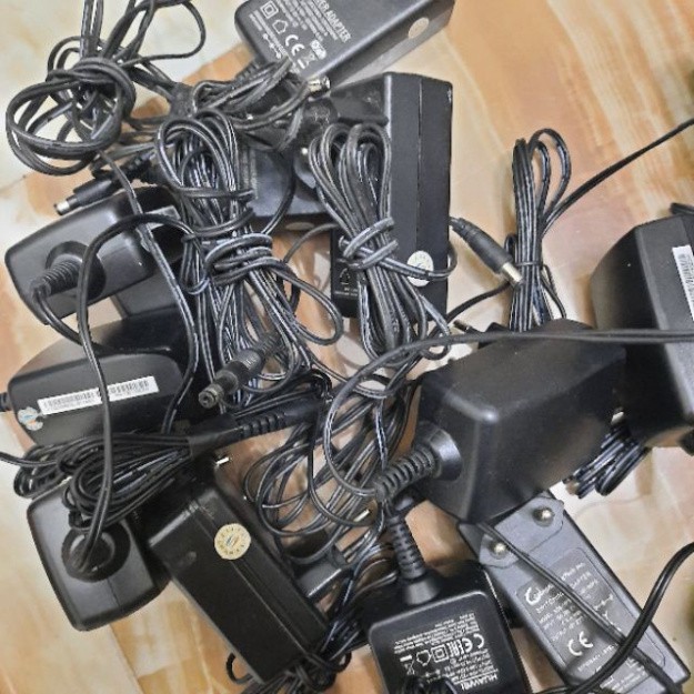 u8 B12 nguồn 12v các chiếc 0.5A/1A/1.5A/2A/3A...cũ các mẫu 4 u8