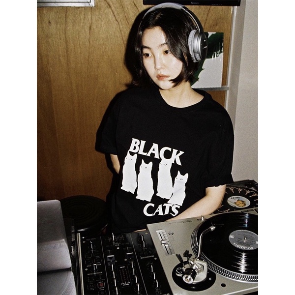 Áo thun Hàn Quốc Black Cats phong cách basic Treminal màu đen - A036
