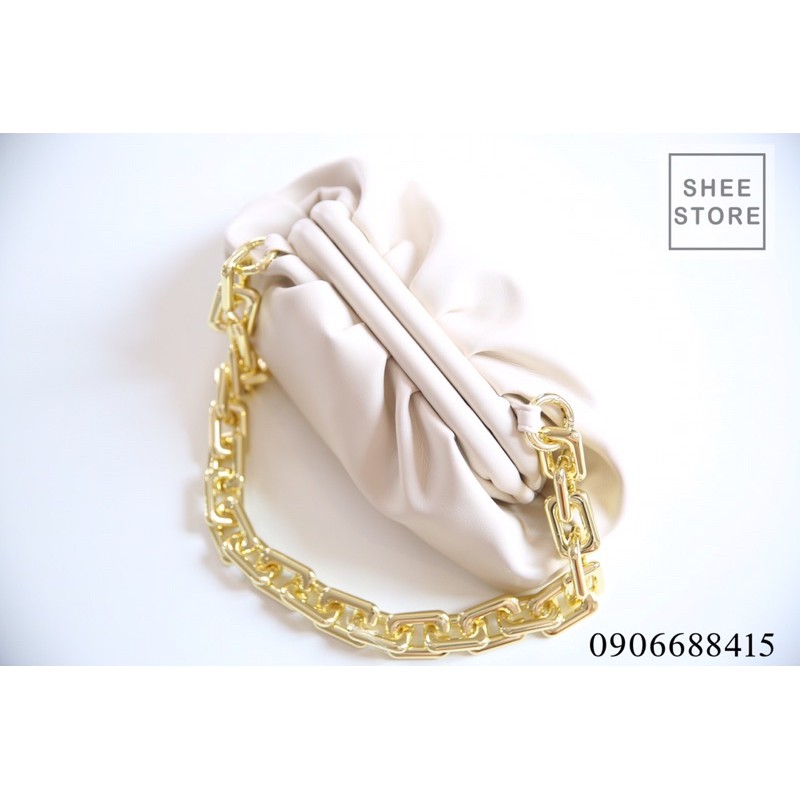 Túi Veneta nhúm quai xích kẹp nách Ngọc Trinh siêu đẹp