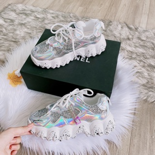 Giày thể thao đế tuyết