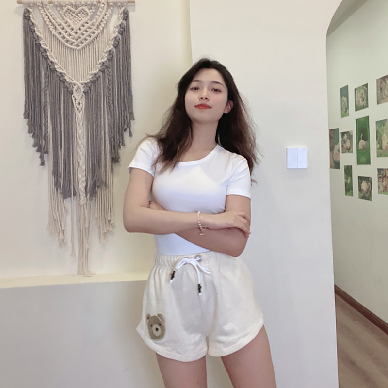Quần short IELGY lưng cao dáng rộng thêu hình gấu dễ thương cho nữ