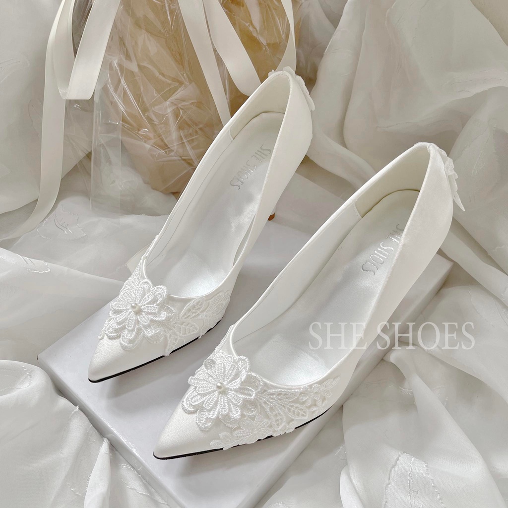 Giày cưới trắng đinh ren bông cao cấp (NEW ARRIVAL)