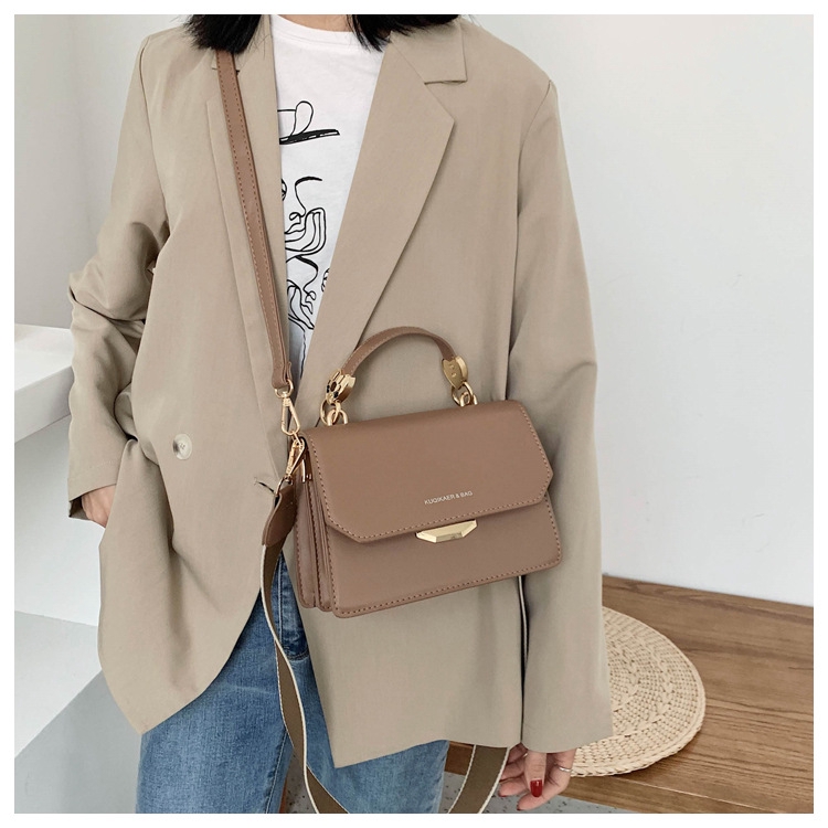 Túi xách đeo vai hình vuông quai bản to phong cách thời trang retro | BigBuy360 - bigbuy360.vn