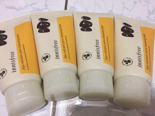 Sữa rửa mặt innisfree Jeju tro núi lửa