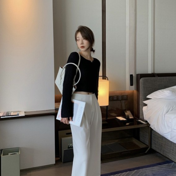 Áo len mềm cổ tròn khoét lỗ xinh xắn cho nữ