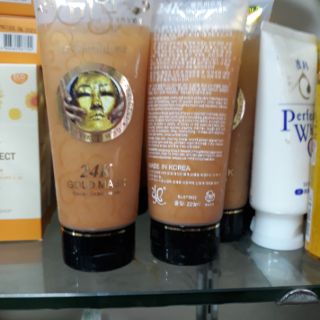 Đắp mặt nạ vàng 24k .