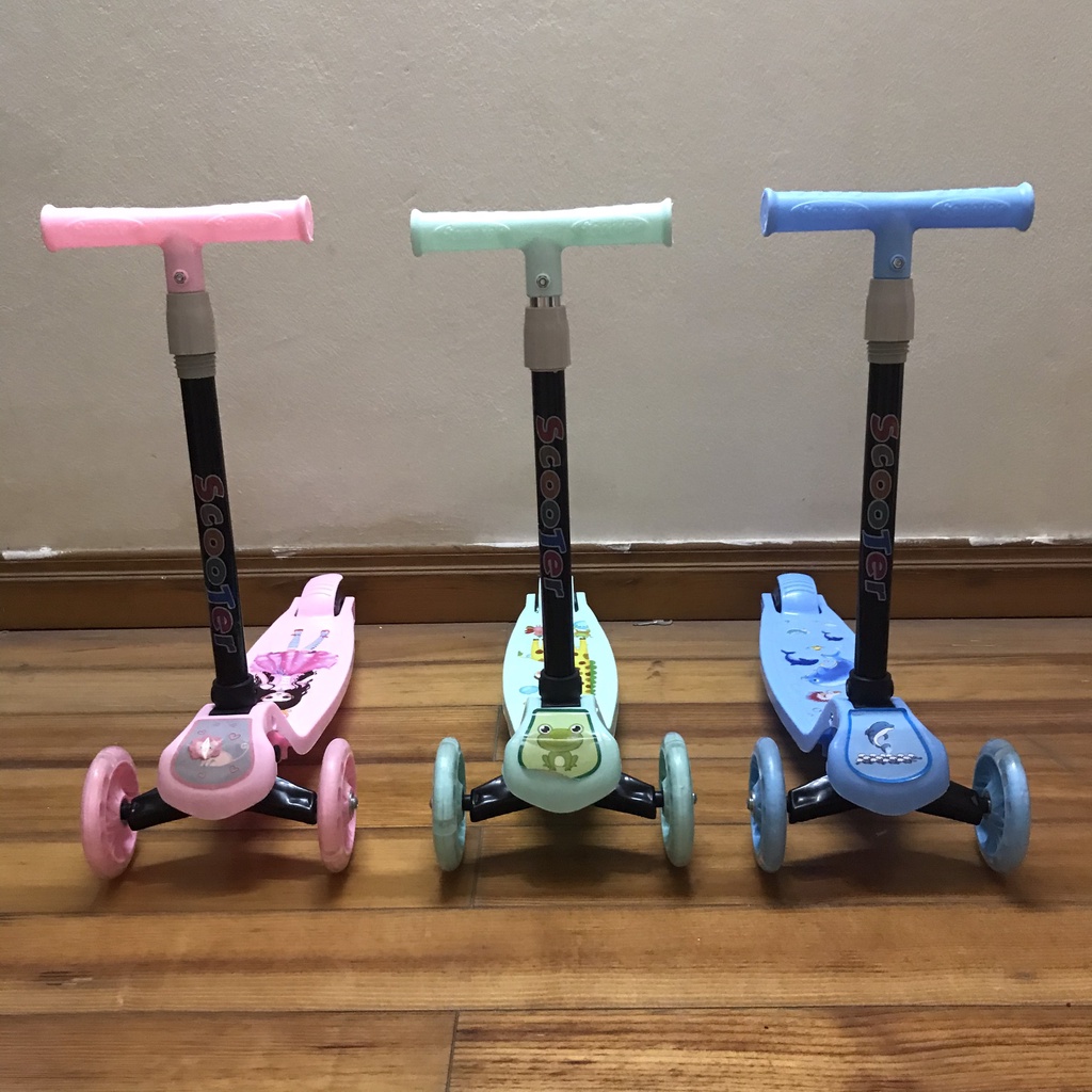 XE TRƯỢT SCOOTER MẪU 02 MỚI CÓ BÁNH XE PHÁT SÁNG MỚI, HÌNH NGỘ NGHĨNH, CHO BÉ TỪ 2-8 TUỔI