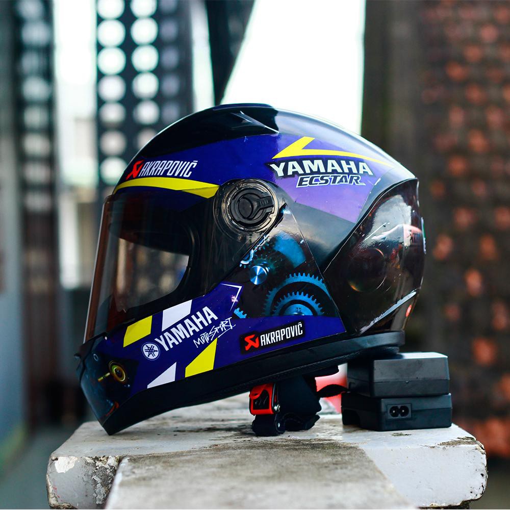 Mũ bảo hiểm Fullface Agu đen bóng lên tem Yamaha xanh cực chất