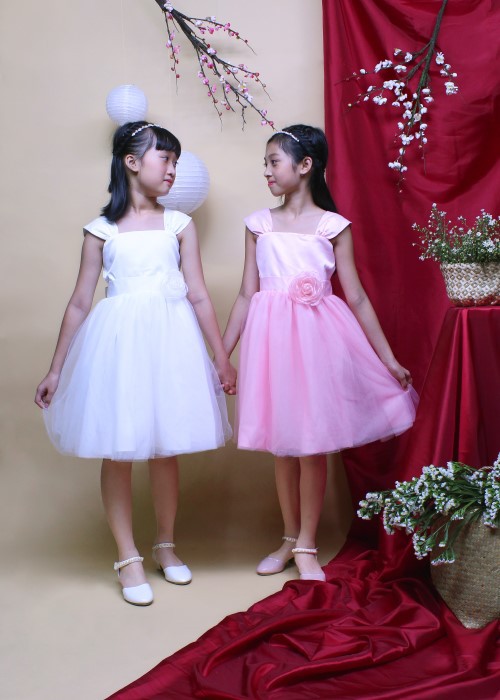 Đầm tiệc bé gái tay nhún đính hoa trắng Jadiny