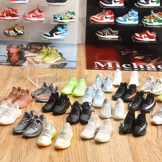 Móc Khoá Giày Sneaker 3D Yezzy 350 Tỉ lệ 1:6 Mô Hình Giày Sneaker Mini